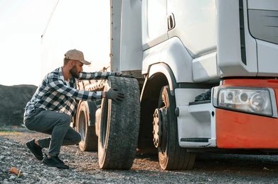 cegah Kerusakan Roda Truk Heavy Duty
