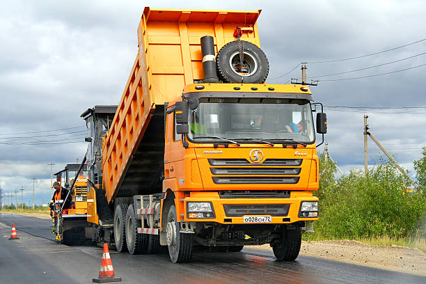 Performa Truk Shacman di area terjal