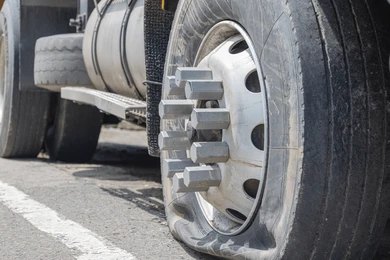 cegah Kerusakan Roda Truk Heavy Duty